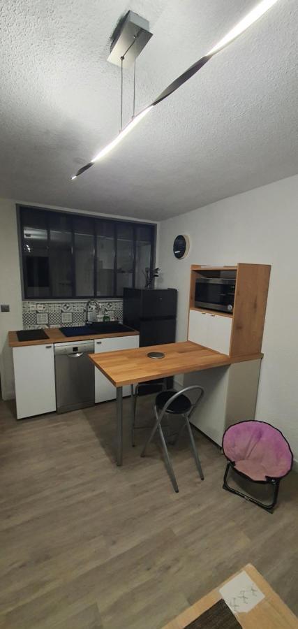 Studio/Appartement Idealement Place Au Coeur De La Station 아그 외부 사진